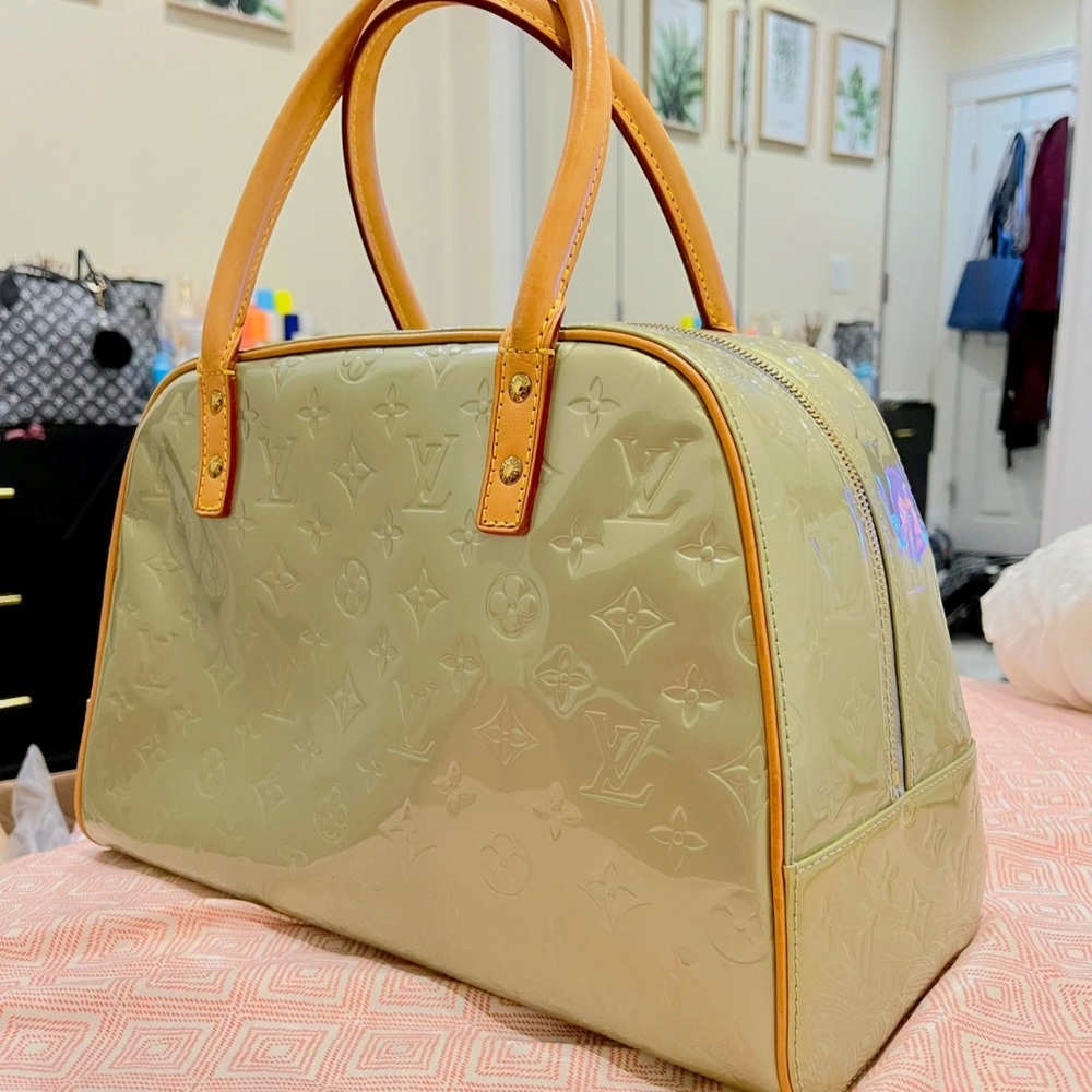 Authentic Louis Vuitton Mono Vernis Tompkins Square M91150 Gris Handbag